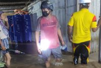 Banjir rendam salah satu rumah warga di Desa Talibura, Jumat (4/2)
