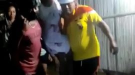 Polisi mengevakuasi ibu hamil korban banjir, Jumat (4/2)