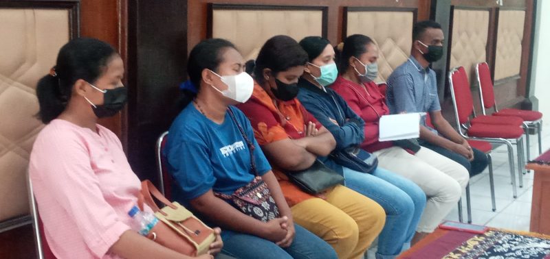 Beberapa relawan mengikuti rapat dengar pendapat terkait insentif tenaga kesehatan dan relawan, Kamis (10/2) 