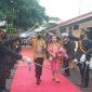 Tradisi pedang pora sambut kedatangan Kapolres Sikka AKBP Nelson Pilipe Diaz Quintas, Sabtu (12/2)
