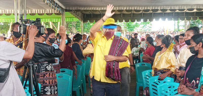 Wakil Ketua Umum Partai Golkar Melchias Markus Mekeng saat kunjungan di Maumere belum lama ini