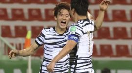 Pemain Korsel merayakan gol ke gawang Suriah