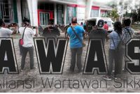 Sejumlah wartawan sedang melakukan peliputan kasus Covid di Kabupaten Sikka beberapa waktu lalu