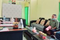 Tokoh masyarakat, tokoh adat, dan tokoh pendidikan Desa Tuwa bertemu Kepala Dinas PKO Sikka Heri Vandiron Sales, Rabu (9/2)