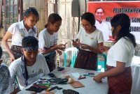 Salah satu kegiatan pelatihan UMKM yang diisiatifi Calon Bupati Sikka Flori Mekeng beberapa waktu lalu di Desa Sikka