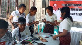 Salah satu kegiatan pelatihan UMKM yang diisiatifi Calon Bupati Sikka Flori Mekeng beberapa waktu lalu di Desa Sikka