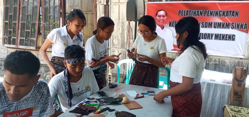 Salah satu kegiatan pelatihan UMKM yang diisiatifi Calon Bupati Sikka Flori Mekeng beberapa waktu lalu di Desa Sikka