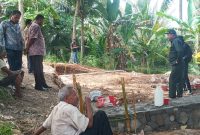 Monitoring Komisi 2 DPRD Sikka ke lokasi proyek jaringan air minum IKK Nita, Senin (7/3)