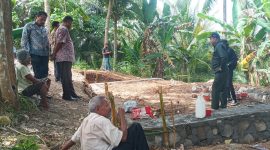 Monitoring Komisi 2 DPRD Sikka ke lokasi proyek jaringan air minum IKK Nita, Senin (7/3)