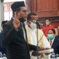 Ketua DPRD Sikka Donatus David melantik Simon Subandi Supriadi, Selasa (8/3)