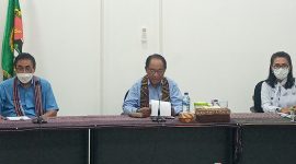 Wakil Bupati Sikka Romanus Woga memimpin rapat koordinasi Pilkades Serentak Tahun 2022, Kamis (10/3)