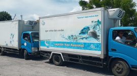 Mobil box pengangkut ikan tuna ekspor dari Kabupaten Lembata, sedang antri di Pelabuhan Laurens Say Maumere, Rabu (16/3)