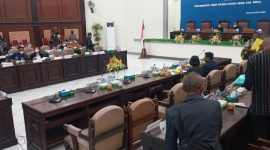 Suasana sidang paripurna DPRD Sikka, Senin (21/3)