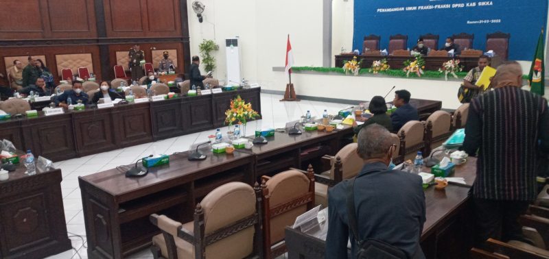Suasana sidang paripurna DPRD Sikka, Senin (21/3)