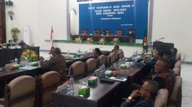 Suasana sidang paripurna LKPJ TA 2021, Senin (28/3) malam, sidang akhirnya ditunda karena ketidakhadiran Bupati Sikka