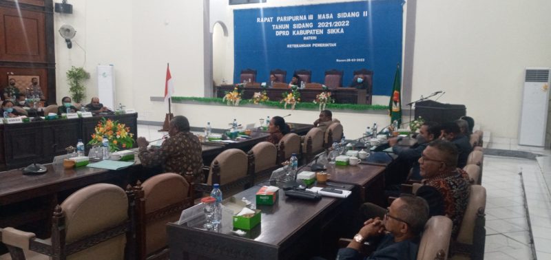 Suasana sidang paripurna LKPJ TA 2021, Senin (28/3) malam, sidang akhirnya ditunda karena ketidakhadiran Bupati Sikka