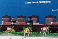 Bupati Sikka Fransiskus Roberto Diogo pada sidang paripurna, Selasa (29/3) sore