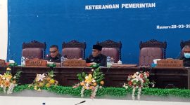 Bupati Sikka Fransiskus Roberto Diogo pada sidang paripurna, Selasa (29/3) sore