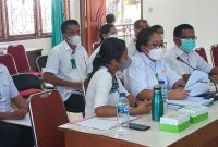 Direktur RSUD TC Hillers Maumere Dokter Clara Francis saat rapat bersama Komisi 3 DPRD Sikka, Rabu (30/3)
