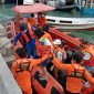 Suasana evakuasi penumpang KM Noah yang mengalami masalah mesin di perairan Pulau Sebayur Kecil Labuan Bajo, Rabu (2/3)