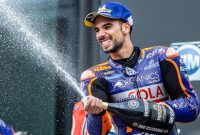 Miguel Oliveira merayakan kemenangan 