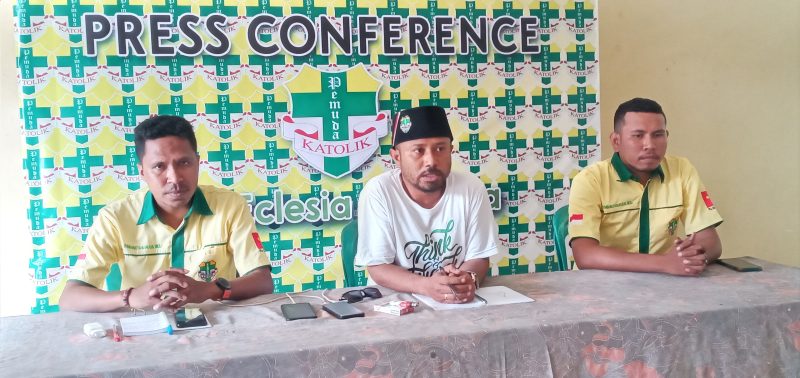 Konferensi pers Pemuda Katolik Komca Sikka di Aula Kherubim Hall Centre, Jumat (6/5)