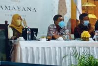 Deputi Direksi BPJS Kesehatan Wilayah Bali, NTT, dan NTB Agung Putu Darma (baju putih) membuka kegiatan Diskusi Media di Hotel Ramayana Bali, Selasa (24/5)