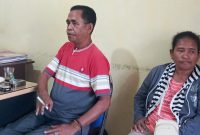 Albertus Rulo, salah satu keluarga korban, saat mengadukan kasus kematian Martha Meti di Kantor Orinbao Law Office, Sabtu (4/6)  