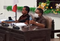 Ketua Pansus 3 LHP BPK Petrus da Silva (kanan)