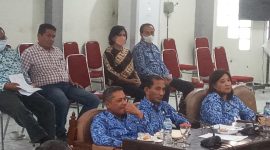 Sekda Sikka Adrianus Firminus Parera saat Rapat Kerja bersama DPRD Sikka, Jumat (17/6)