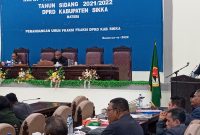 Sekretaris Fraksi Partai Gerindra Sufriyance Merison Botu membacakan pemandangan umum fraksi, Selasa (28/6)