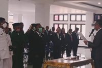 Bupati Sikka mengambil sumpah jabatan dan melantik sejumlah pejabat di lingkup Pemkab Sikka, Kamis (2/6)