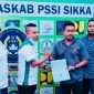Ketua Askab PSSI Sikka Cherry Newar (kedua dari kiri)
