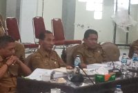 Kadis PUPR Sikka (paling kanan) saat pembahasan di Badan Anggaran, Senin (4/7)