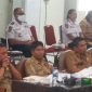 Kabag Kesra Awales Syukur pada rapat Banggar di DPRD Sikka, Selasa (5/7)