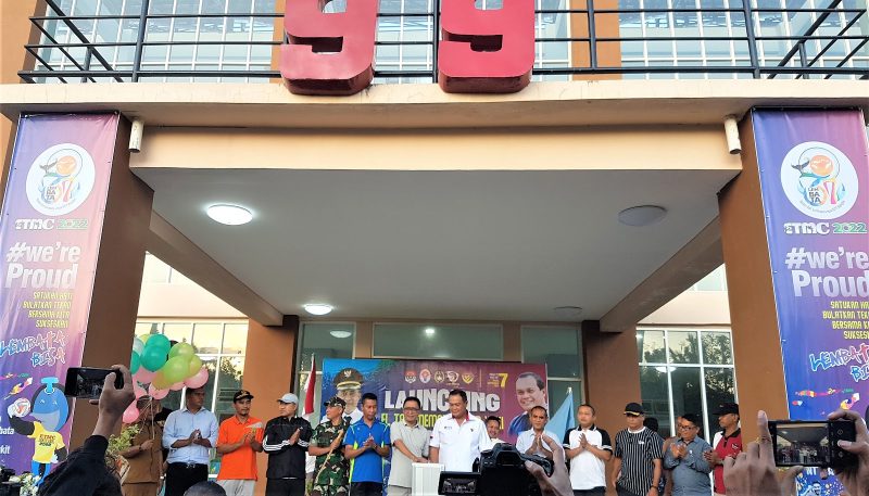 Suasana launching tuan rumah ETMC Tahun 2022 di halaman depan Gelora 99, Senin (8/8) (foto: istimewa)
