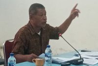 Mantan Kepala BPBD Sikka Mohammad Daeng Bakir sedang memberikan keterangan kepada Pansus BTT, Selasa (30/8)