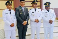 Bupati Sikka pose bersama 3 Camat usai pelantikan dan pengambilan sumpah jabatan, Selasa (16/8) (foto: istimewa)