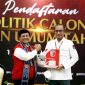 Ketua KPU Has'yim Asy'ari menerima berkas pendaftaran dari Ketua PKP Yussuf Solichien pada 1 Agustus 2022 lalu