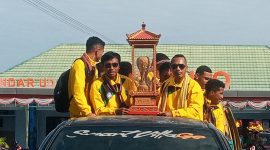 Tropi bergilir ETMC diarak keliling Kota Lewoleba, Rabu (7/9)