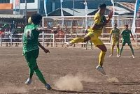 Bentrok Persami Maumere dan PS Malaka di Lapangan Polres Lembata, Rabu (14/9)