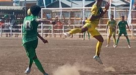 Bentrok Persami Maumere dan PS Malaka di Lapangan Polres Lembata, Rabu (14/9)