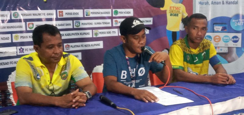 Asisten Pelatih dan Kapten PS Malaka sedang memberikan keterangan pers, Senin (19/9)