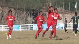 Euforia pemain Perse Ende Mirzad Rafly Zanuardi, usai mencetak gol ke gawang Kristal FC, Selasa (20/9) di GOR 99 Lewoleba