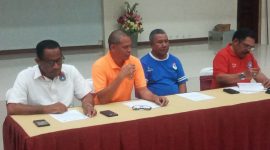 Ketua Panitia Pelaksana Irenius Suciadi (kedua dari kanan) saat konferensi pers di Palm Hotel Lewoleba, Jumat (23/9) malam