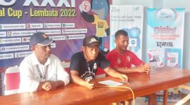 Manajer Perse Ende Yulius Cesar Longa sedang memberikan keterangan pers di Media Center GOR 99 Lewoleba, Senin (26/9)
