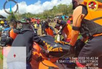 Tim SAR Gabungan berhasil menemukan jasad korban tenggelam di Bendungan Napun Gete, Kamis (1/9) (foto: istimewa)