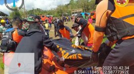 Tim SAR Gabungan berhasil menemukan jasad korban tenggelam di Bendungan Napun Gete, Kamis (1/9) (foto: istimewa)