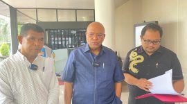 Petrus Selestinus bersama tim kuasa hukum bendahara pembantu pengeluaran BTT sedang berada di Kantor Kejagung RI, Kamis (15/9) (foto: istimewa)