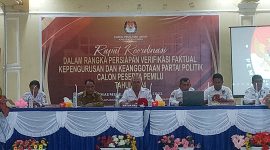 Wakil Bupati Sikka Romanus Woga saat kegiatan Rakor Persiapan Verifikasi Faktual Kepengurusan dan Keanggotaan Parpol Calon Peserta Pemilu Tahun 2024 di Hotel Lokaria Indah, Senin (10/10)